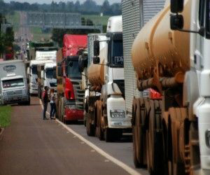 Greve de caminhoneiros afeta abastecimento e produção em Mato Grosso do Sul