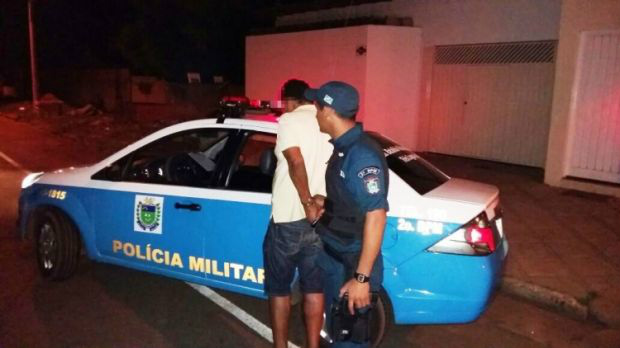 Homem é preso com suspeitas de dirigir bêbado no bairro Vila Nova
