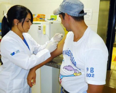 Vacinação começa no dia 17 com meta de imunizar 750 mil contra gripe em MS