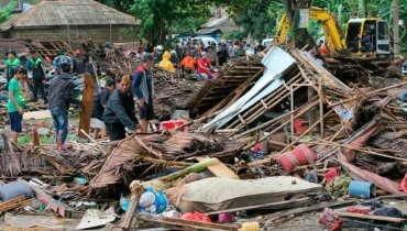 Tsunami atinge a Indonésia e deixa centenas de mortos e feridos