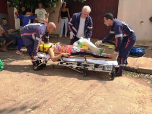 Jovem é socorrida com fratura na perna após acidente no Santa Luzia