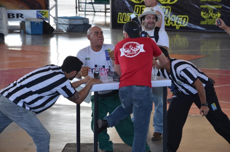 Confira fotos do 38º Campeonato Brasileiro Interclubes de Luta de Braço