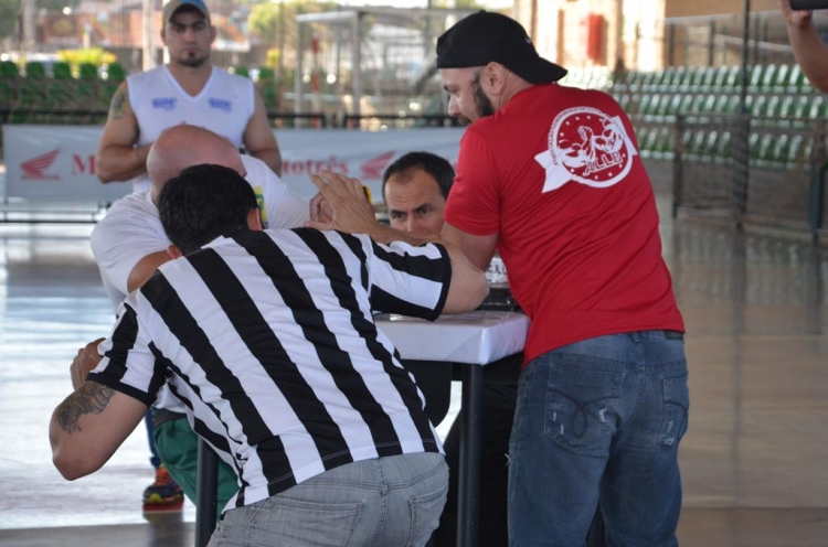 Confira fotos do 38º Campeonato Brasileiro Interclubes de Luta de Braço