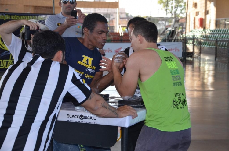 Confira fotos do 38º Campeonato Brasileiro Interclubes de Luta de Braço