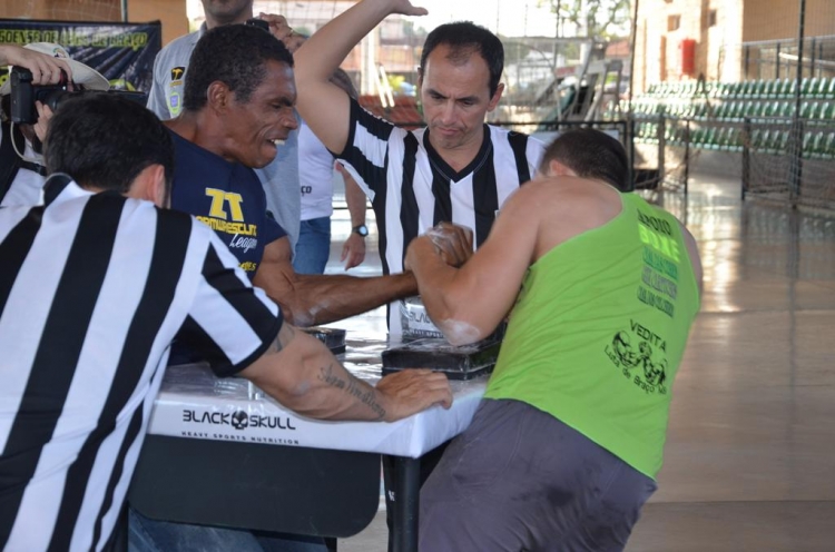 Confira fotos do 38º Campeonato Brasileiro Interclubes de Luta de Braço