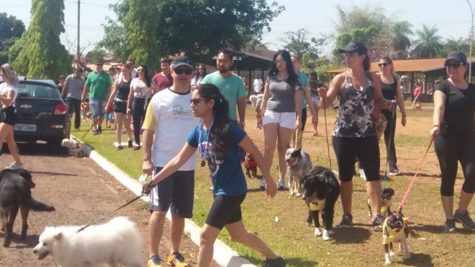 Alegria marca Cãominhada em Três Lagoas.