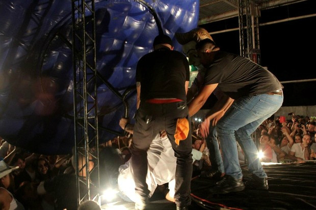 Sorocaba leva tombo durante show em São Paulo e vai parar no hospital Sorocaba leva tombo durante show em São Paulo e vai parar no hospital