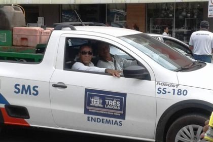 Carro do “fumacê” continua bloqueio químico contra a proliferação do Aedes