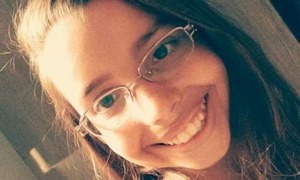 'Quebra crânio' ou 'Rasteira' brincadeiras que já resultaram em morte Uma garota de 16 anos, Emanuela Medeiros, participou da tal brincadeira, bateu a cabeça e sofreu traumatismo craniano e infelizmente faleceu