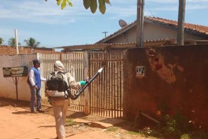 Equipes da Saúde vão aos bairros e alertam moradores quanto aos perigos da Dengue