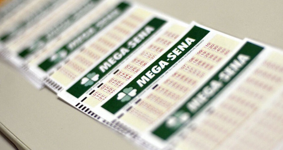 Prêmio da Mega da Virada deve chegar a R$ 300 milhões Já pensou em começar 2021 com esse saldo na contra bancária?