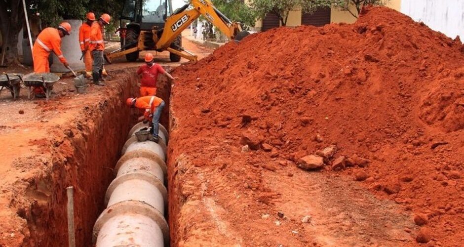 Estado quer universalizar a coleta e o tratamento de esgoto nos próximos 10 anos Atualmente o serviço prestado pela Sanesul chega a 46% dos domicílios em MS