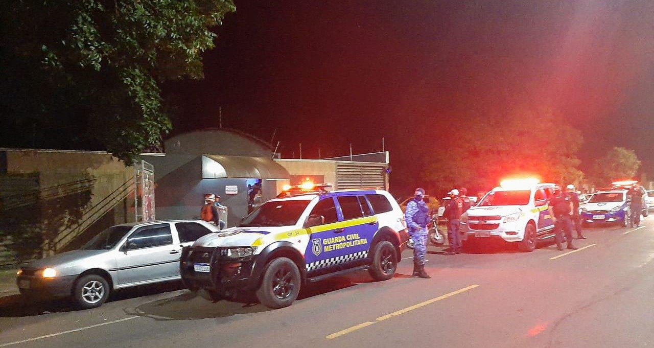 Toque de recolher é prorrogado por mais 15 dias em MS Medida é válida para os 79 municípios do Estado e os cidadãos não podem sair de casa entre 22h e 5h