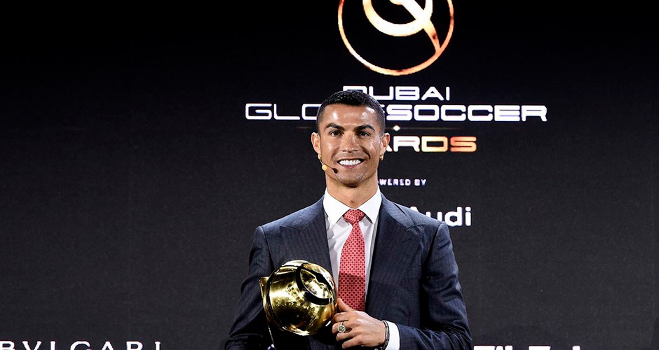 Cristiano Ronaldo é escolhido melhor jogador do século Goleador recebe o Globe Soccer Awards em Dubai