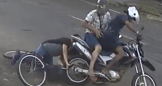 Dupla que derrubou vítima de bicicleta em assalto é presa em Três Lagoas