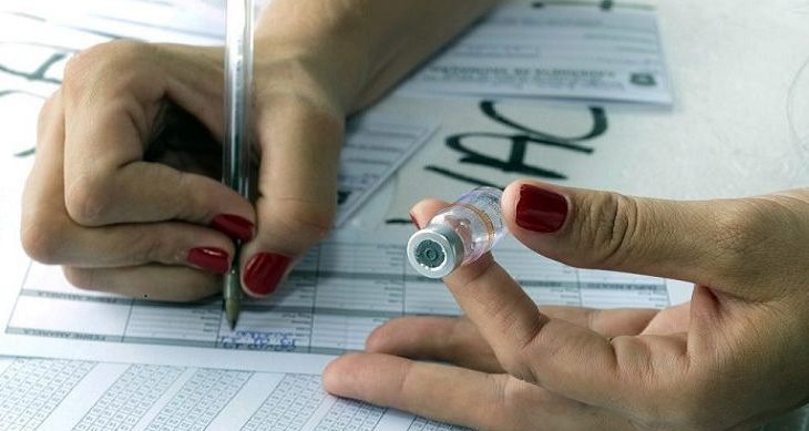 Médicos alertam que não se pode abrir mão de cuidados pessoais como uso de máscara e de álcool em gel