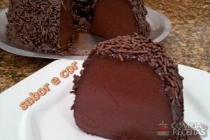 Pudim de brigadeiro com calda de chocolate